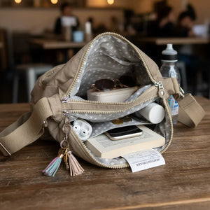 Borsa Tracolla Donna in Nylon Beige Multitasche. Impermeabile e Leggera con Cinghia Regolabile. Modello Postina Casual per Viaggio e Uso Quotidiano