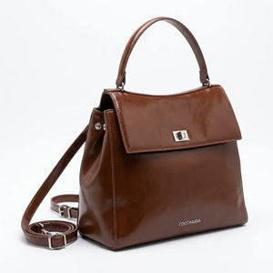 Borsa zaino donna con patta 14508, colore marrone, su sfondo bianco