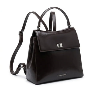 Borsa zaino donna con patta 14508, colore testa di moro, su sfondo bianco