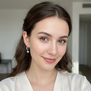 Orecchini Huggie Fiocco Brillante acciaio inossidabile – Gioielli Donna Tendenza 2026