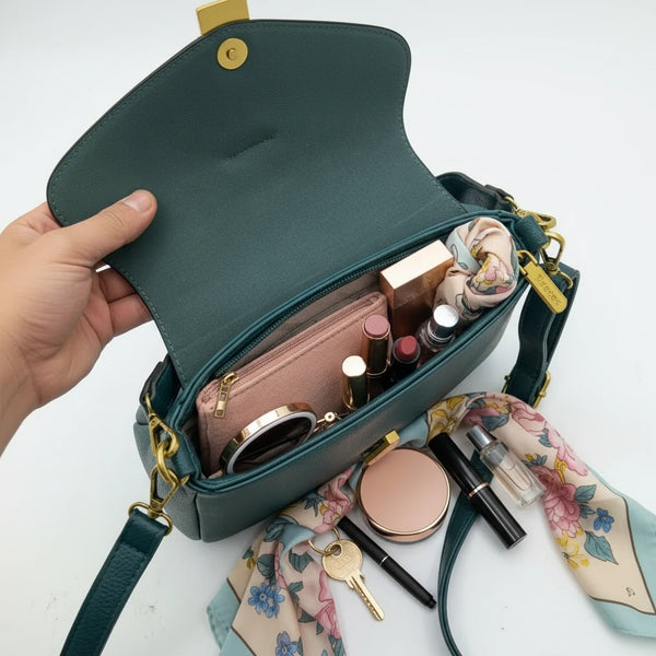 YYcoveri Borsa firmata a mano e tracolla 2 in 1 –_ mezzaluna con chiusura dorata simil pelle martellata