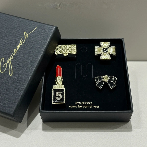 Set 4 Spille Donna Glamour con Rossetto, Fiocco, Borsetta e Croce — Spille Dorate Nere con Strass