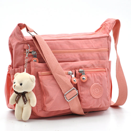 La ActiveZip + peluche borsa firmata gyoiamea in nylon tecnico impermeabile