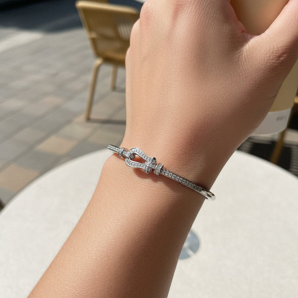 Bracciale Rigido a Manetta con Grillo e Zirconi – Argento Luxury