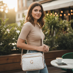 Borsa firmata GAMAYA dimensione media con zip cerniere tracolla donna logo fantasia logata multi tasche