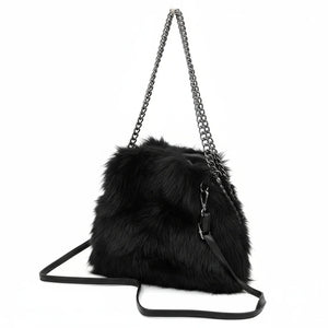 La Brava - Borsa firmata Gyoiamea in eco pelliccia morbida teddy pelo tracolla manici a catena