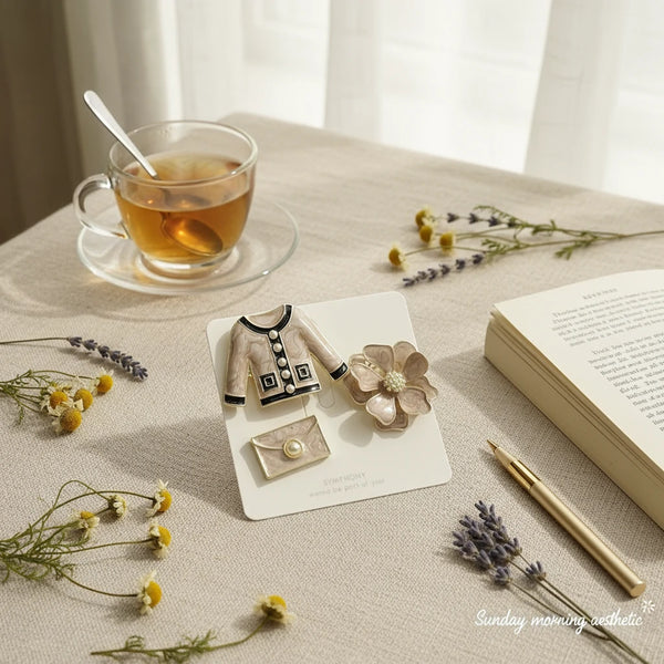 Set 3 Spille Donna Vintage Chic Giacchina, Borsetta e Fiore con Perle — Spille Dorate beige