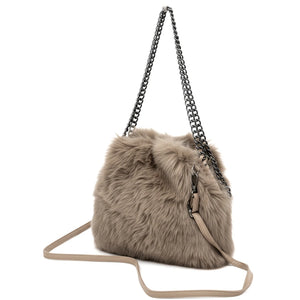 La Brava - Borsa firmata Gyoiamea in eco pelliccia morbida teddy pelo tracolla manici a catena