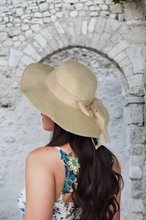 Carica l&#39;immagine nel visualizzatore di Gallery, Cappello in paglia donna modello panama Floppy Hat morbido fiocco beige Boater