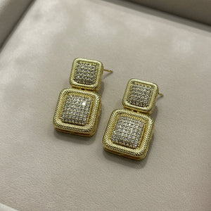 Orecchini a Lobo Geometrici Doppi Quadrati in Oro e Pavé di Zirconi