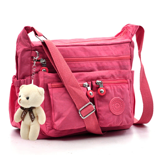 La ActiveZip + peluche borsa firmata gyoiamea in nylon tecnico impermeabile