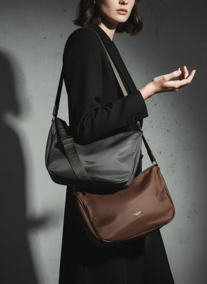 Borsa donna firmata NAZARENO GABRIELLI nuova sportiva passeggio mezzaluna nylon impermeabile tracolla