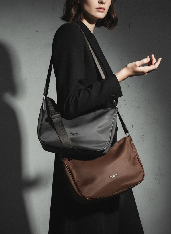 Borsa donna firmata NAZARENO GABRIELLI nuova sportiva passeggio mezzaluna nylon impermeabile tracolla