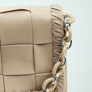La Adriana Bag borsetta a tracolla con catena pochette pelle vegana