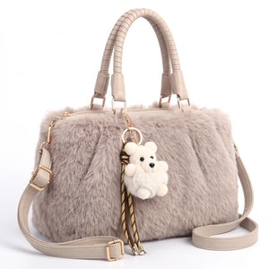 Bauletto in pelliccia sintetica 855, colore beige, vista su sfondo bianco