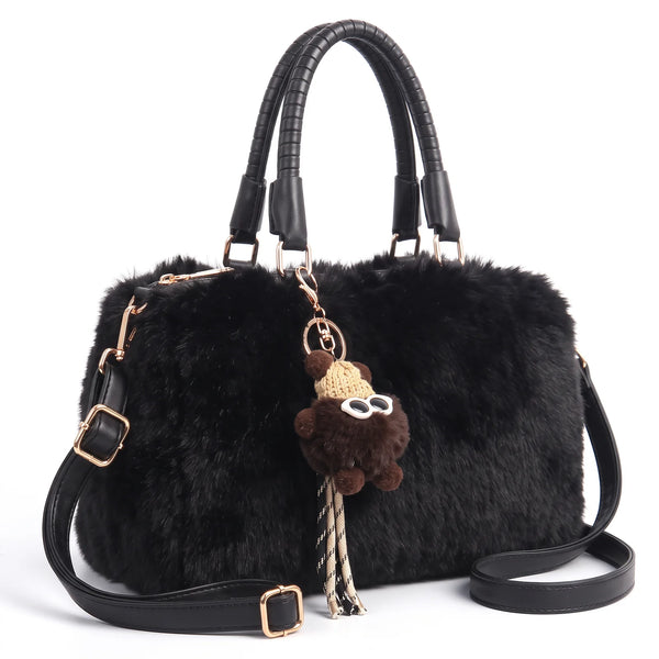 Bauletto in pelliccia sintetica 855, colore nero, vista su sfondo bianco