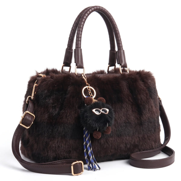 Bauletto in pelliccia sintetica 855, colore caffè, vista su sfondo bianco