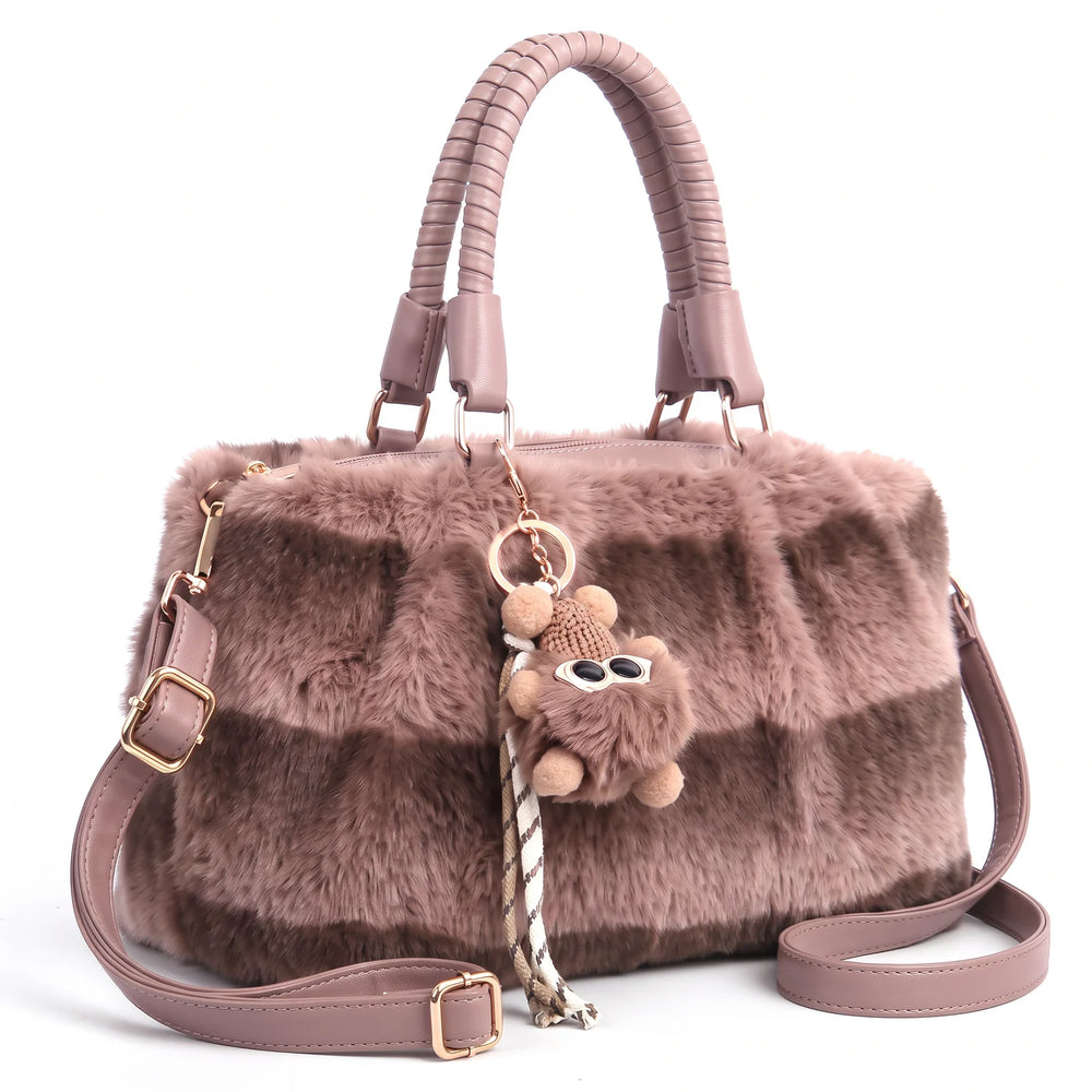 Bauletto in pelliccia sintetica 855, colore kaki, vista su sfondo bianco