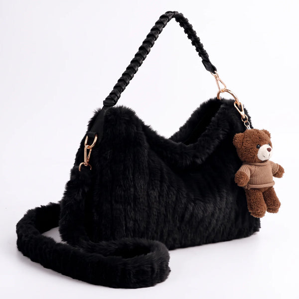 Borsa hobo in ecopelliccia 9756, colore nero, vista su sfondo bianco