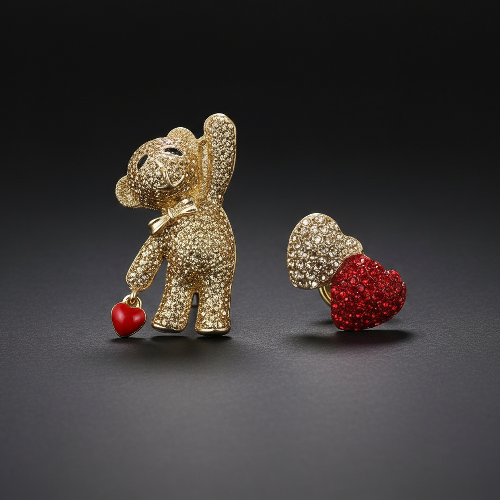 Set 3 Spille Donna Orsetto Glitter con Cuore Rosso — Spille Dorate Glam Mini