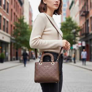 Borsa firmata SWEET YEARS adel Colletion donna spalla a tracolla simil pelle ricamata logo logata