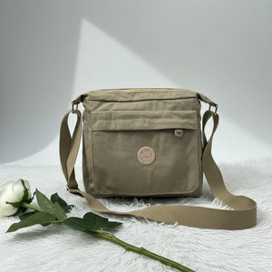 Borsa Tracolla Donna in Nylon Beige Multitasche. Impermeabile e Leggera con Cinghia Regolabile. Modello Postina Casual per Viaggio e Uso Quotidiano