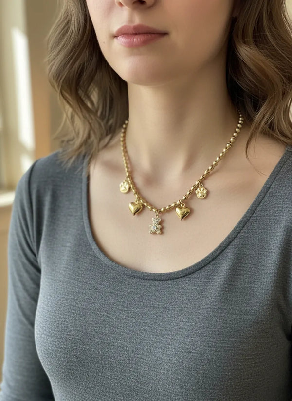 Collana Charm con Orsetto Brillante e Cuori acciaio inossidabile Finitura Oro Giallo - Regolabile