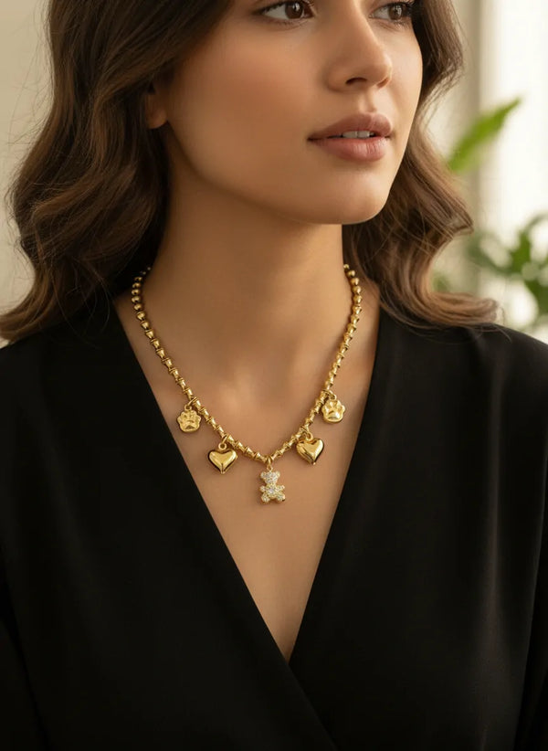 Collana Charm con Orsetto Brillante e Cuori acciaio inossidabile Finitura Oro Giallo - Regolabile