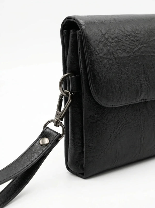 Pochette uomo nera con laccetto, colore nero, dettaglio ravvicinato