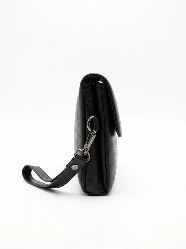 Pochette uomo nera con laccetto, colore nero, vista di profilo