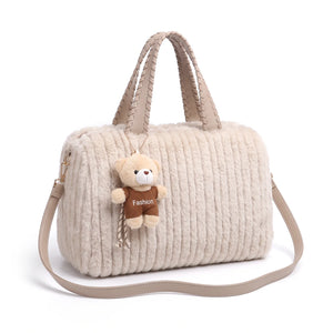 Bauletto in ecopelliccia H894, bianco panna, vista su sfondo bianco