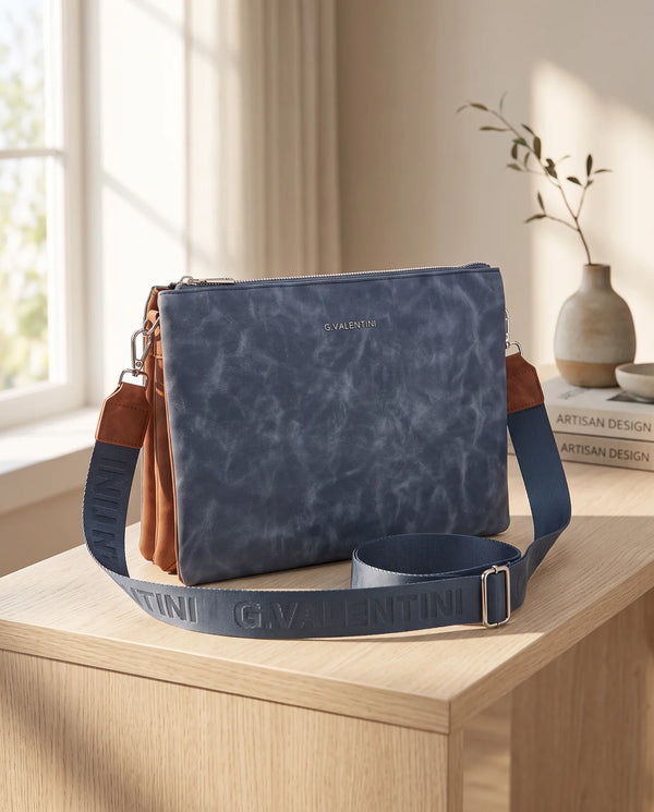Tracolla G. Valentini A9950-131B, colore Blu, ambientata