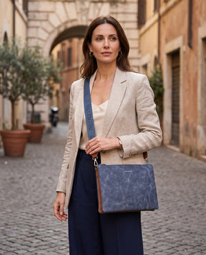 Tracolla G. Valentini A9950-131B, colore Blu, indossata 1