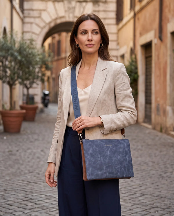 Tracolla G. Valentini A9950-131B, colore Blu, indossata 1