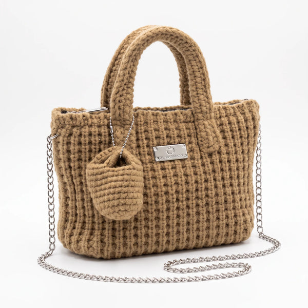 Borsa in maglia Baci & Abbracci BMZ004 con due manici, accessorio e catena argentata