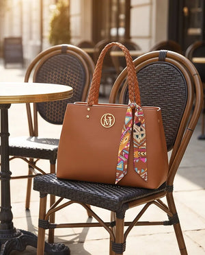 Borsa manici intrecciati e foulard 62579, cuoio, scena di utilizzo