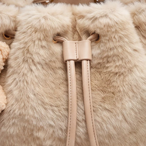 Sacchiello in ecopelliccia H937, beige sabbia, dettaglio della coulisse
