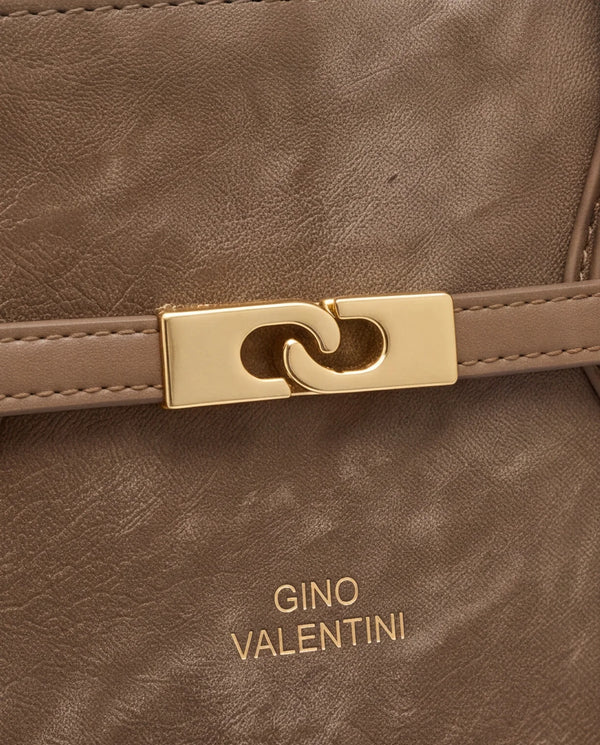 Borsa shopper Gino Valentini 0940-36, dettaglio della placca dorata e del marchio