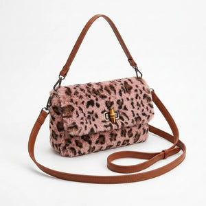 Borsa a tracolla animalier effetto pelliccia con patta, leopardato rosa