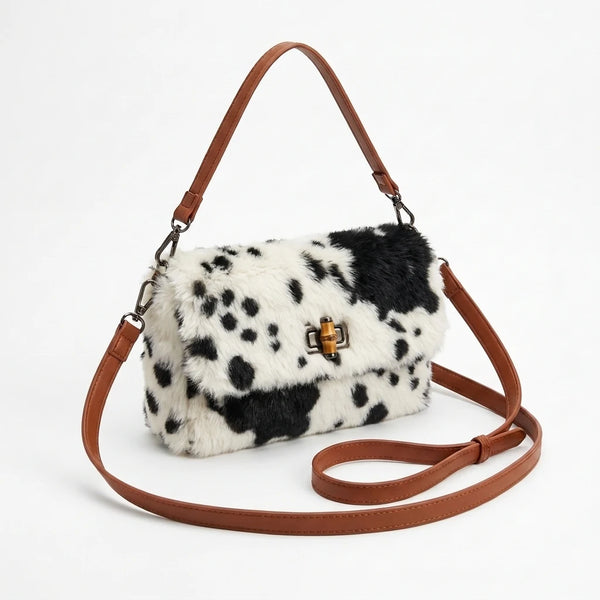 Borsa a tracolla animalier effetto pelliccia con patta, pezzato bianco e nero