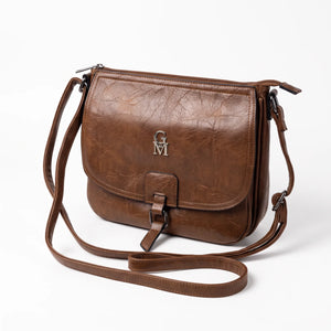 Borsa a tracolla 21008, marrone, vista su sfondo bianco