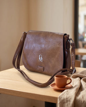 Borsa a tracolla 2881, marrone, ambientata al caffè