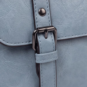 Borsa a tracolla doppia fibbia A-629, azzurro polvere, dettaglio della fibbia
