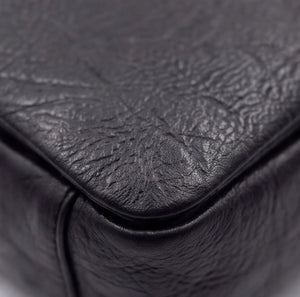 Borsa a tracolla L6322, nero, dettaglio della superficie