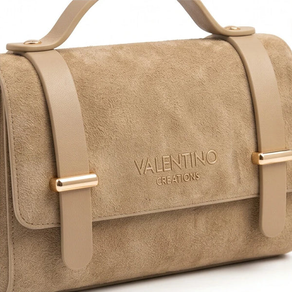 Borsa Valentino Creations tortora, dettaglio della patta e delle fasce anteriori