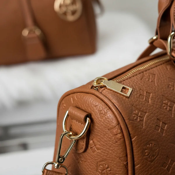 La Ciràsa- Borsa a bauletto  firmata GYOIAMEA a mano tracolla casual simil pelle martellata venata