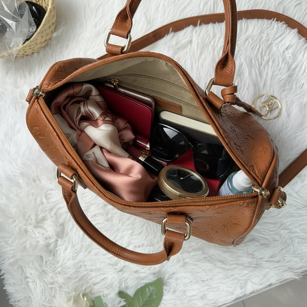 La Ciràsa- Borsa a bauletto  firmata GYOIAMEA a mano tracolla casual simil pelle martellata venata