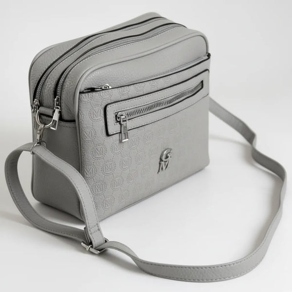 La Sandra- Borsa a tracolla firmata GYOIAMEA tracolla casual simil pelle molte zip tasche