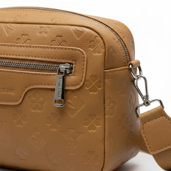SWEET YEARS - Borsa borsetta clutch zip donna firmata tracolla logata simil pelle Motivo Quadrifogli e Fiori picche 3d pressata
