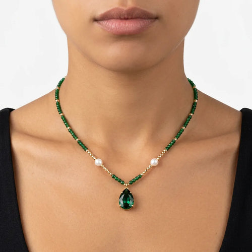 Goccia di Luce - Collana Girocollo acciaio colore Oro con Pietra a Goccia Verde Smeraldo e Perle